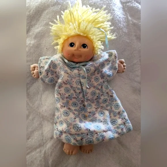 Mini size Cabbage patch doll - Picture 1 of 3
